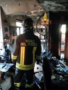 Incendio a San Paolo, rogo in un appartamento. Salvata una donna