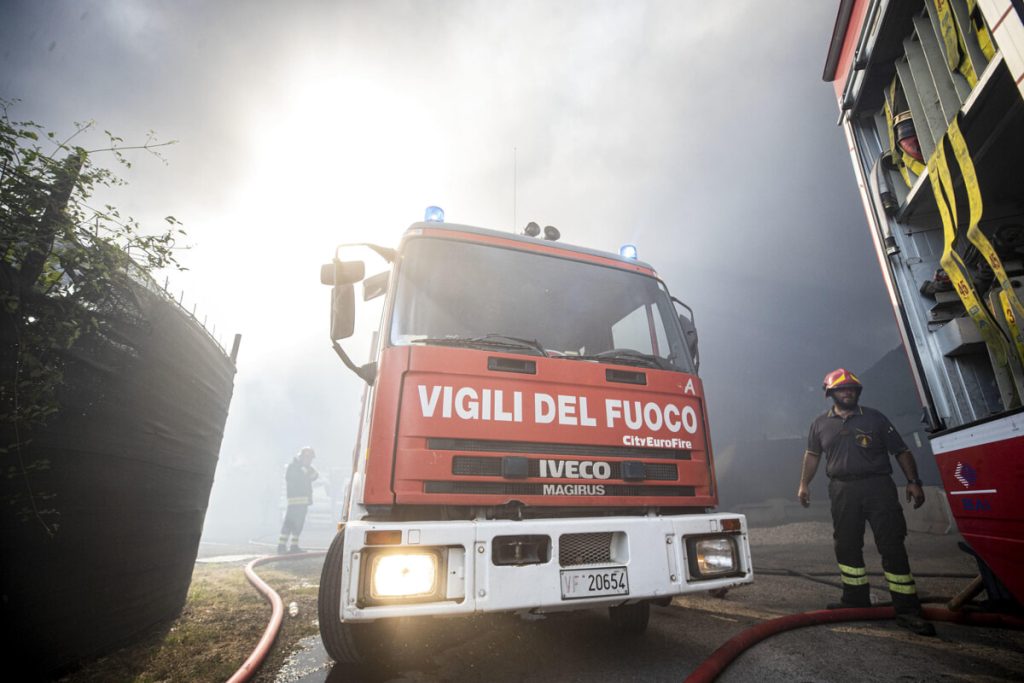 A Roma due autoscale e un pompiere ogni 30mila abitanti. I vigili del fuoco: "Siamo al collasso"