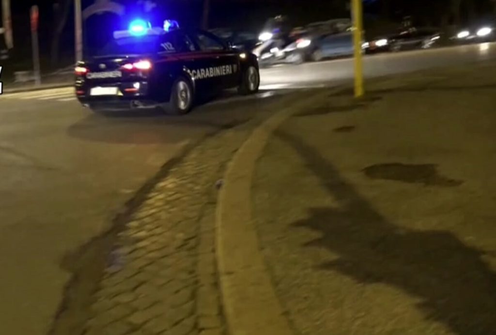 In fuga sul Suv rubato si scontrano frontalmente con un'auto dei carabinieri