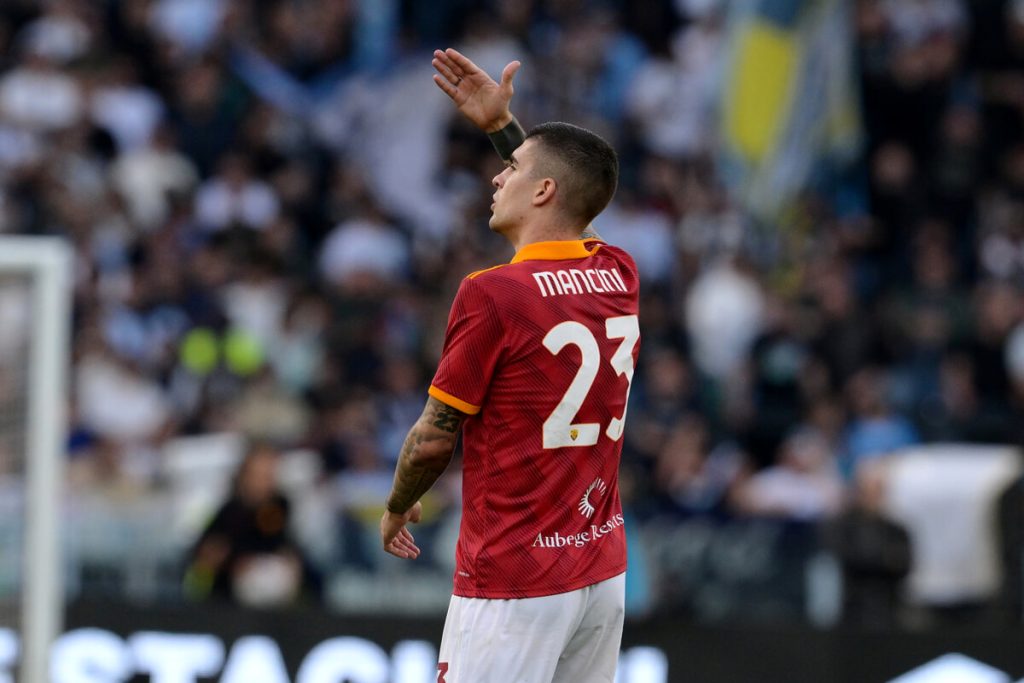 La Roma vince il derby, le pagelle: Mancini decisivo, Svilar spettatore