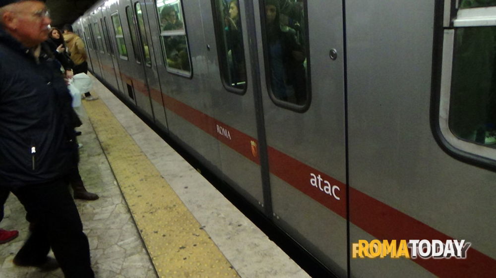 Sciopero a Roma, oggi 26 aprile a rischio metro, bus e treni. Tutte le informazioni