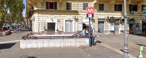 Tragedia a metro Ottaviano: 87enne muore in stazione tra decine di passeggeri