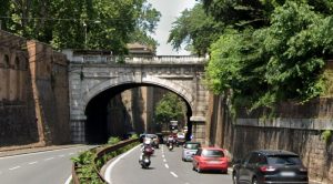 Suicidio al Muro Torto: donna si lancia da Villa Borghese, morta 55enne