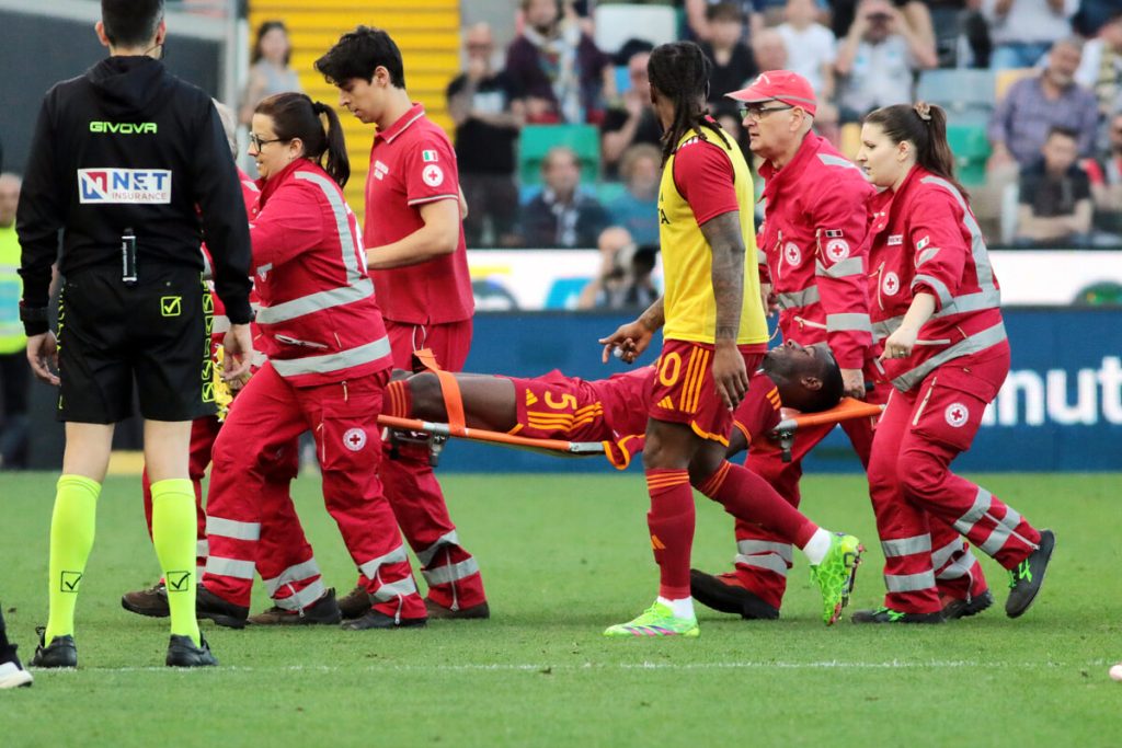 Malore per N'Dicka. Udinese-Roma,  sospesa