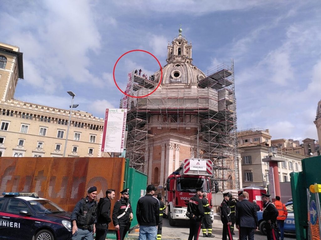 I movimenti per la casa hanno occupato il cantiere della metro C
