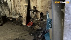 VIDEO | Senza corrente e con la paura delle occupazioni: i giorni da incubo nella torre C di Tor Bella Monaca