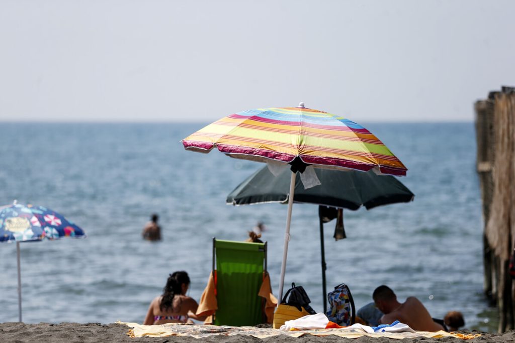 Prove d'estate nel weekend: da Ostia a Fregene, spiagge prese d'assalto
