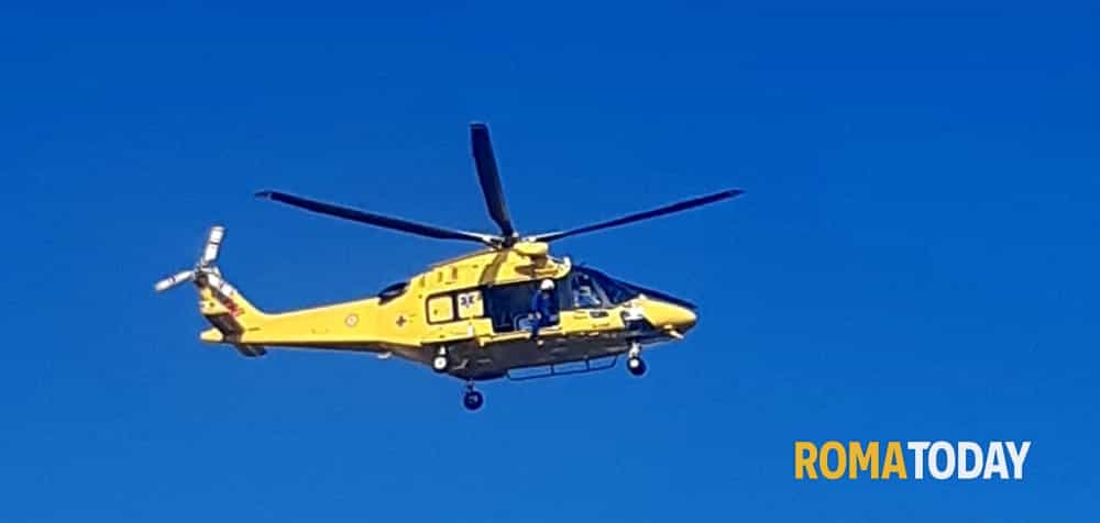 Ragazza di 17 anni cade dal muretto durante una festa e precipita nel vuoto, è in coma