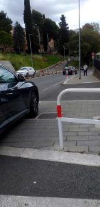 Sega i parapedonali per parcheggiare sul marciapiede
