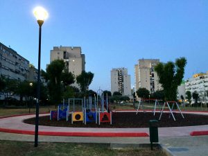 Una targa per Michelle Causo all'area giochi del parco Commendone