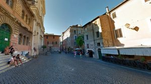 "C'è un ragazzo armato di fucile in piazza": caccia all'uomo a Trastevere