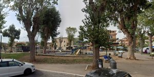 Dramma in piazza: donna muore su una panchina