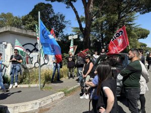 L'azienda leader dei contact center lascia a casa 19 lavoratori storici. Scatta la protesta