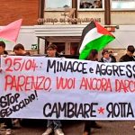 Gli studenti smontano le tende alla Sapienza e protestano sotto La7 contro David Parenzo