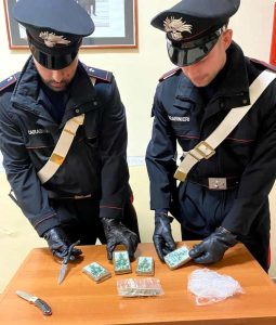 Sequestrate centinaia di dosi di cocaina, crack e marijuana. Arresti dal Quarticciolo alla Balduina