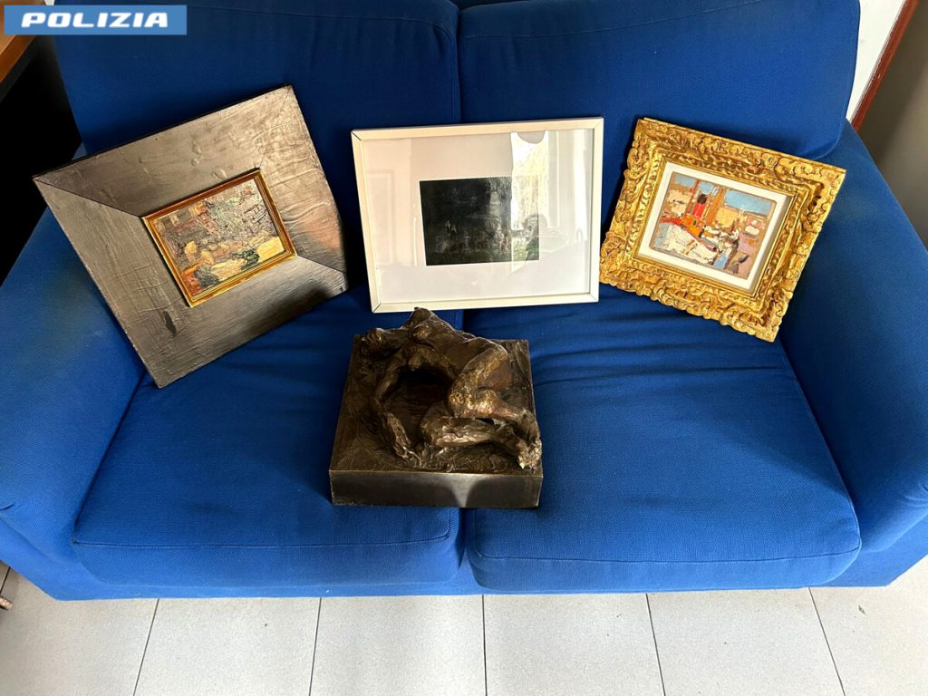 Sorpresi al bar con opere d'arte rubate da 170 mila euro
