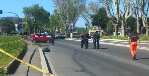 Incidente in piazzale maresciallo Giardino: scontro auto moto, morto 77enne