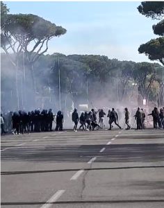 Derby Roma Lazio: il video degli scontri fuori dall'Olimpico