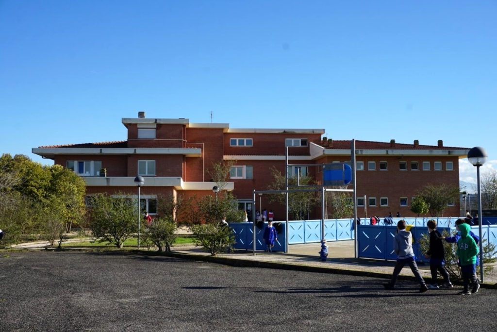 La scuola saccheggiata dai ladri per anni adesso avrà un impianto di allarme funzionante