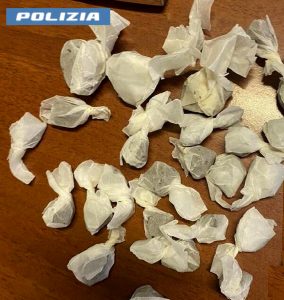 Un "bacetto piccolo" o un po' di "vino": i messaggi i codice per comprare la droga a Montesacro