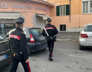 Spari a Roma nella notte, colpita la saracinesca di un bar