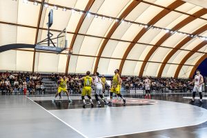 La EBK Arena apre i battenti con un match combattuto e spalti gremiti