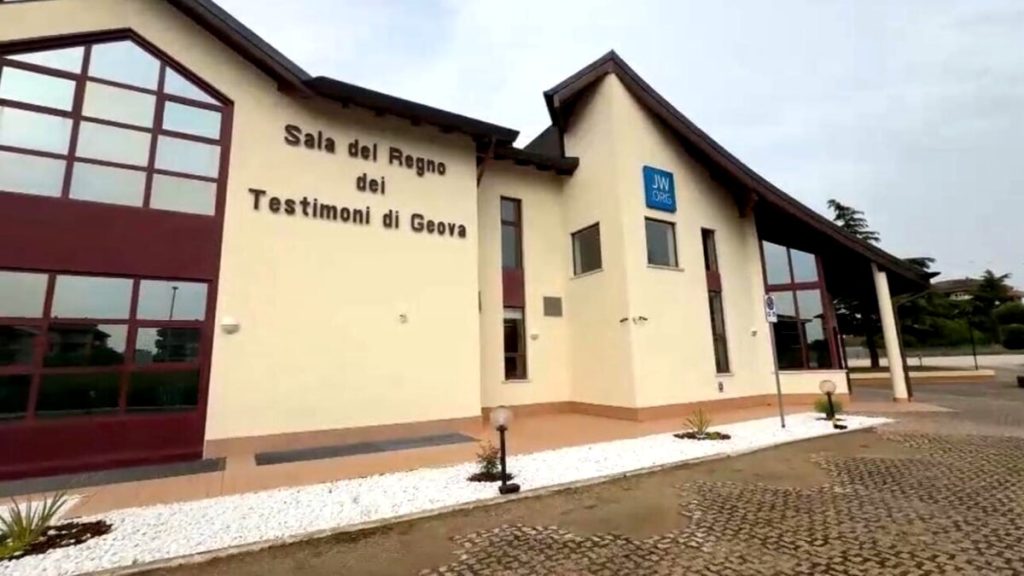 Inaugurato il nuovo luogo di culto dei Testimoni di Geova: alla ristrutturazione hanno lavorato 600 persone
