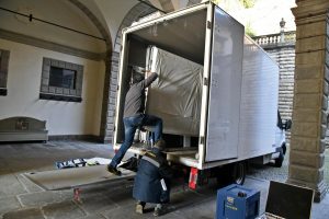 Traslochi, il regolamento comunale va rivisto: via libera del Campidoglio per riscrivere le procedure