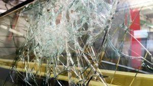 Notte criminale ai Parioli: ladri distruggono le vetrine di tre negozi