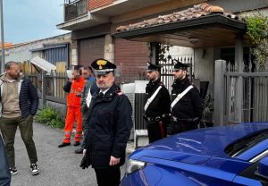 Palazzo occupato di via Giarratana, dopo i controlli gli occupanti hanno lasciato l'immobile