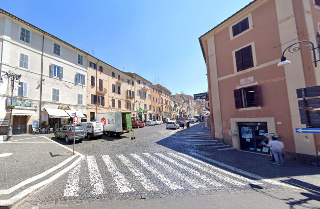 Marito e moglie investiti da un Suv, sono gravi