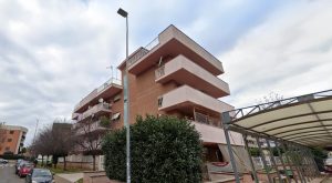 Palazzine occupate da rivendere al Comune. Così i privati "sfruttano" il bisogno di casa della Capitale