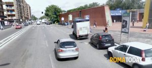 Chiuse le corsie centrali di via dei Monti Tiburtini, traffico in tilt a Pietralata