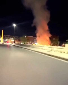 VIDEO | Incendio a Roma, colonna di fumo davanti allo stadio Olimpico