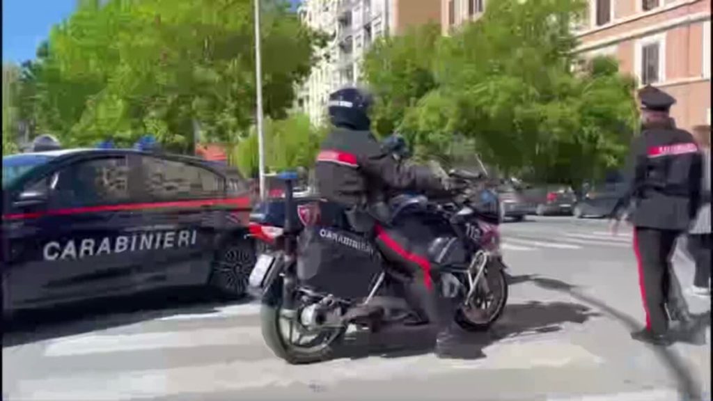 VIDEO | Il pattuglione delle forze dell'ordine tra la stazione Tuscolana e San Giovanni