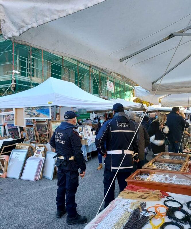 Un uomo è morto al mercato di Porta Portese