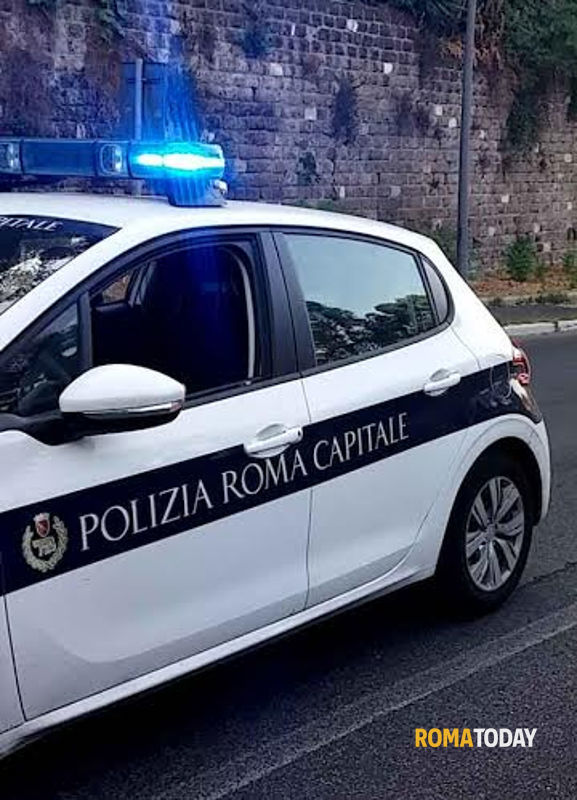 Incidente a Roma: si scontrano due auto e uno scooter, morta una 40enne