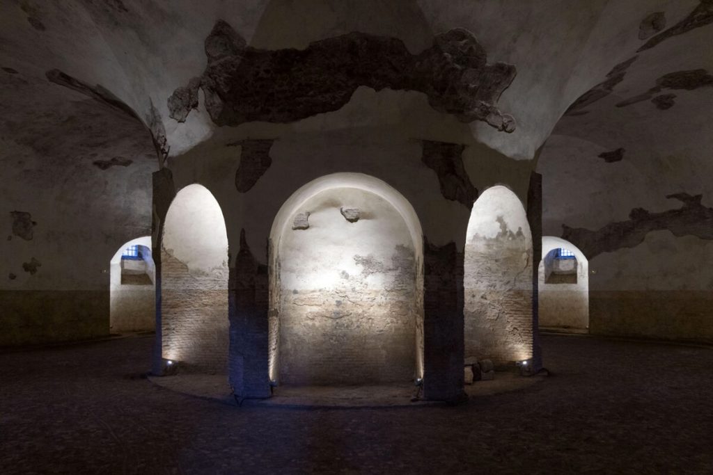 Natale di Roma: inaugurata la nuova illuminazione artistica della Villa di Massenzio