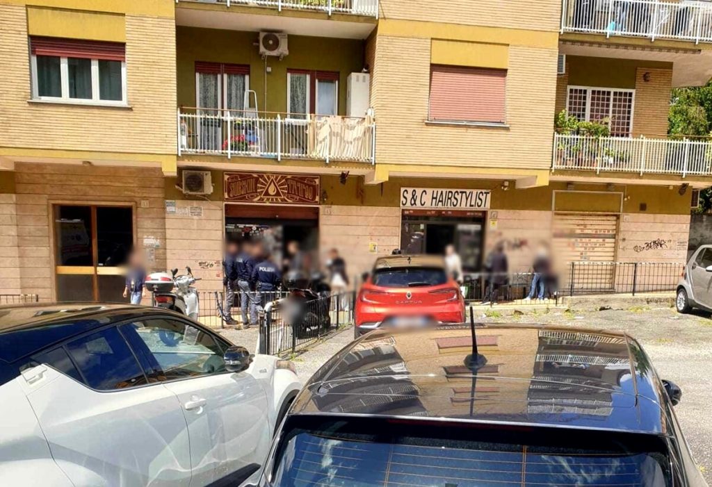 Commercianti aggrediti da una banda che disturba davanti ai loro negozi