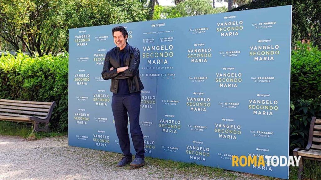 Alessandro Gassmann, da Professore a Giuseppe: "Mi piacciono questi ruoli maturi, presto sarò Babbo Natale"