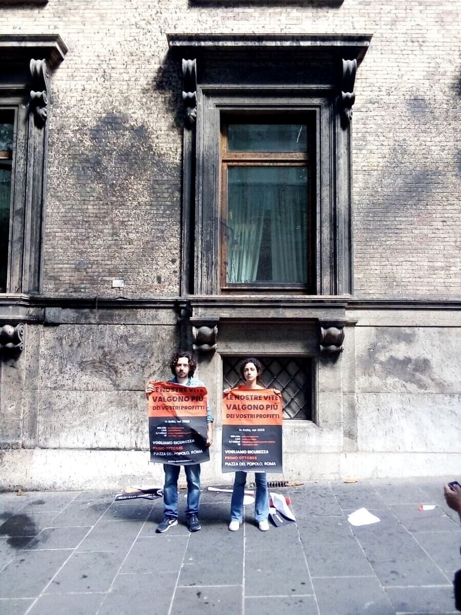 Blitz ambientalista al ministero, giornalisti portati in commissariato. Fnsi: "Censura preventiva"