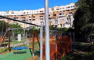 Schiamazzi e vandalismi: l'area giochi tra via Cesarini e viale Ballarin esaspera i residenti