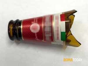 Minacciati con un coccio di bottiglia e rapinati mentre tornano a casa