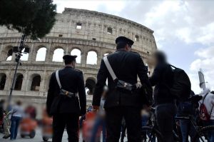 Diciotto borseggiatori arrestati a Roma in poche ore