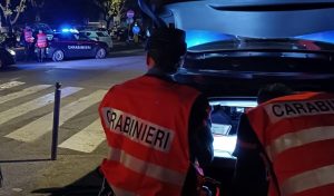 Fermato in strada con un pc per clonare le chiavi e rubare le auto in sosta nella cuore della Roma "bene"