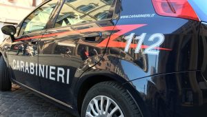 Un uomo in mimetica con un coltello in mano si aggira a Prati: passanti terrorizzati