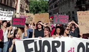 Il corteo transfemminista di "Non una di meno" a Roma contro il governo Meloni