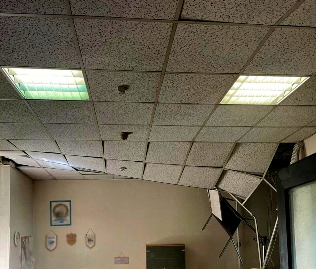 "Crollato il controsoffitto degli uffici della squadra mobile della questura di Roma"