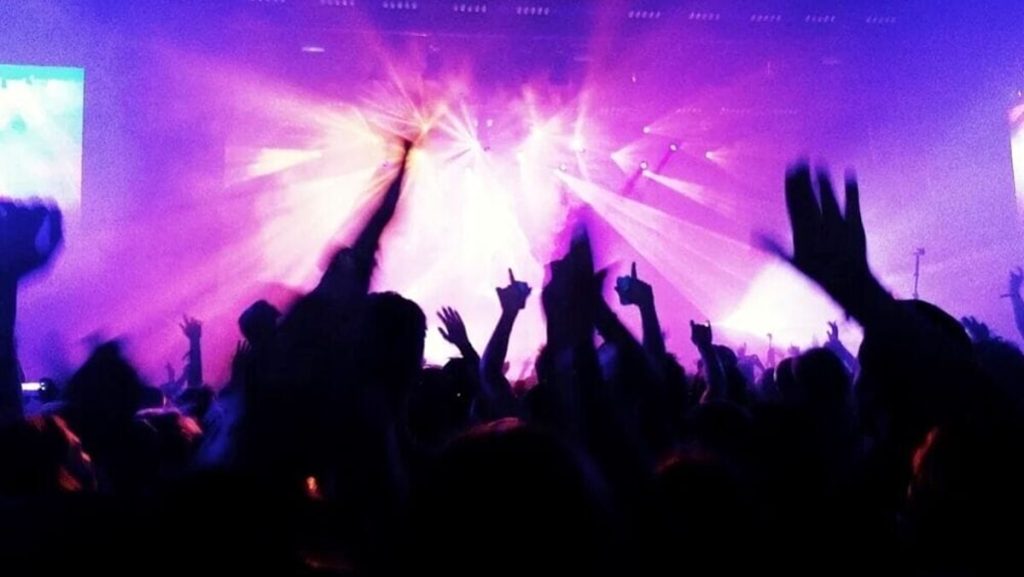 Il Lupin della movida che ruba collane d'oro in discoteca, finito l'incubo dei clienti del Qube