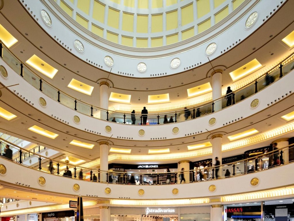 "Non siamo numeri". Perché tenere aperti i centri commerciali anche il 1 maggio è inutile